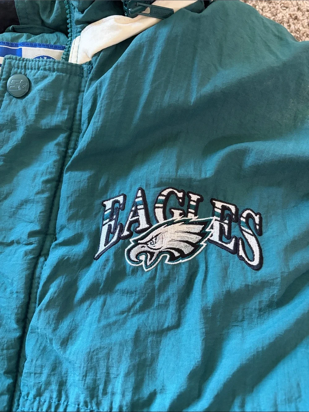 STARTER Philadelphia Eagles Dark Green Hooded Puffer Jacket with Team Logo